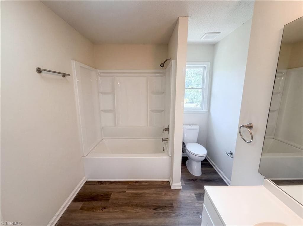 Stick/Site Built at 3719 Harrington Point, High Point NC 27265, photo 14 of 18