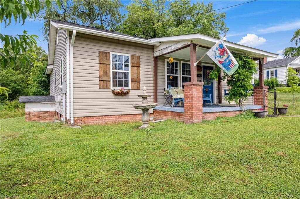 Stick/Site Built at 112 Hillcrest Street, Jonesville NC 28642, Jonesville, photo 2 of 26