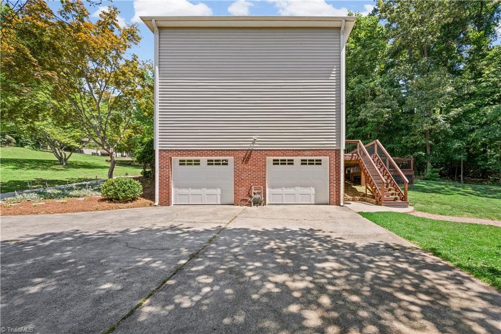 Stick/Site Built at 7626 Rolling Oak Court, Clemmons NC 27012, photo 8 of 50