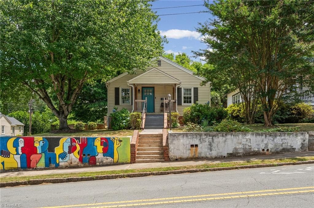 Stick/Site Built at 800 W Academy Street, Winston-Salem NC 27101, Winston-Salem, photo 3 of 47