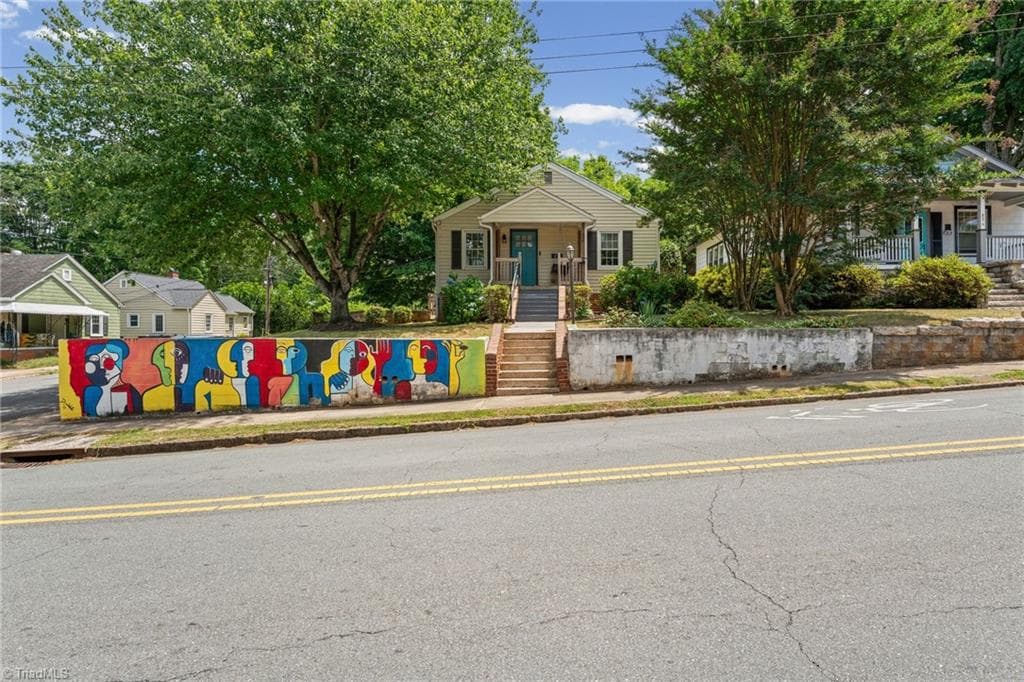 Stick/Site Built at 800 W Academy Street, Winston-Salem NC 27101, Winston-Salem, photo 5 of 47