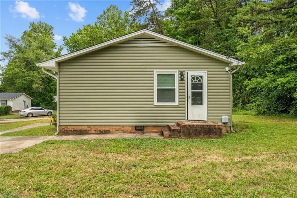 Stick/Site Built at 3855 Queen Ann Circle, Winston-Salem NC 27106, Winston-Salem, photo 16 of 19