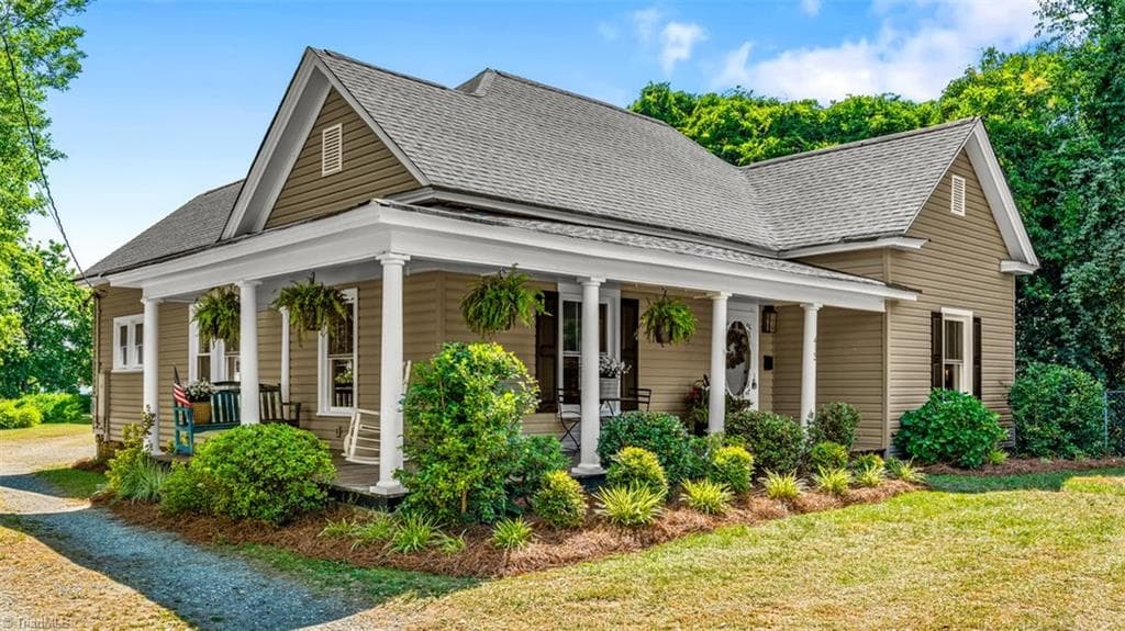 Stick/Site Built at 413 Mountain Street, Kernersville NC 27284, photo 4 of 23