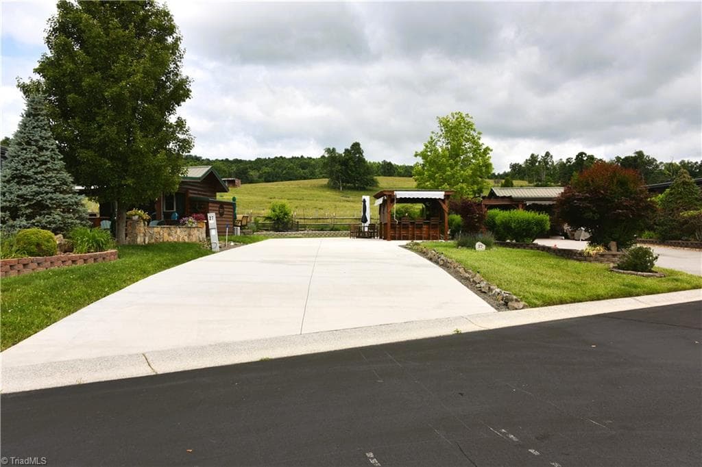 Resort at 2524 Edmonds Road # 27, Galax VA 24333, Galax, photo 2 of 23