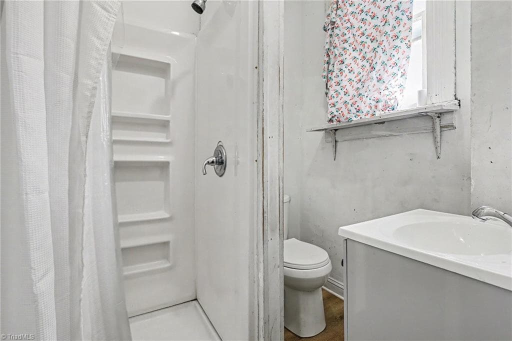 Stick/Site Built at 504 W Webb Avenue, Burlington NC 27217, Burlington, photo 11 of 28