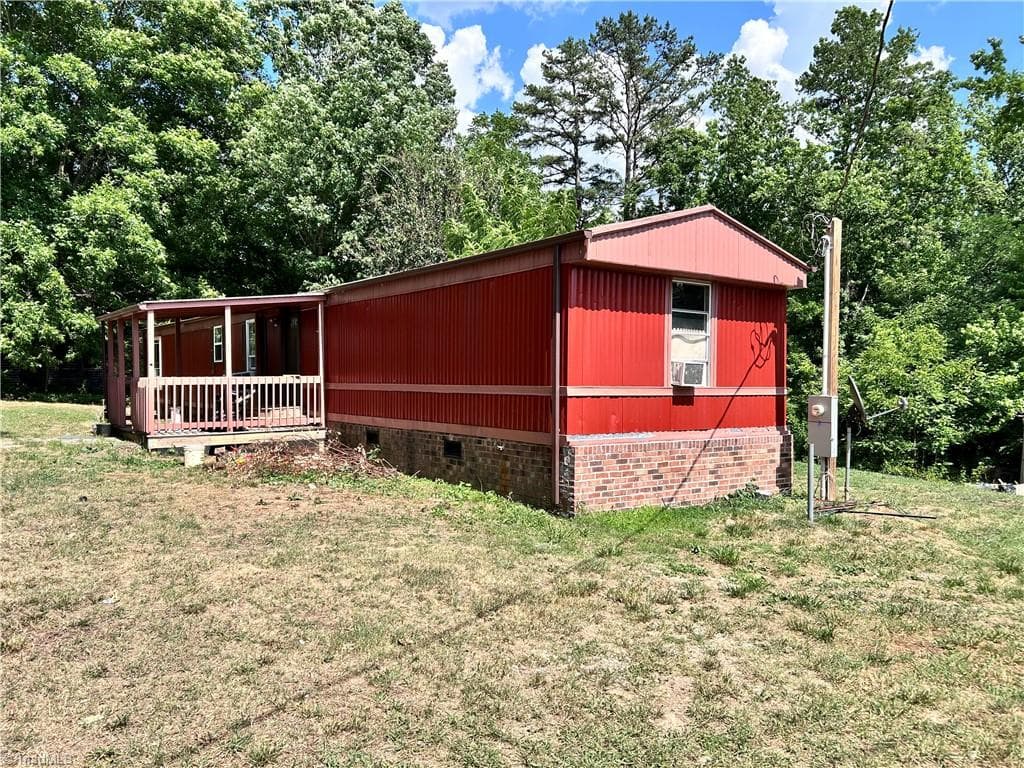 Manufactured Home at 1270 Little Point Road, Randleman NC 27317, photo 2 of 8