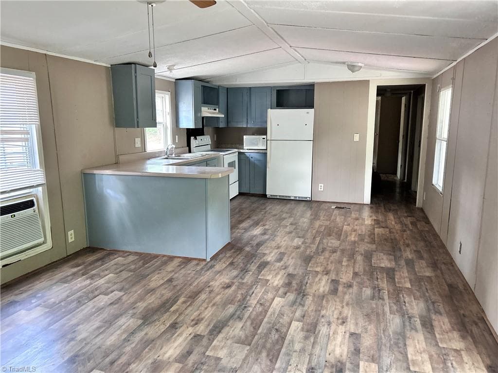 Manufactured Home at 1270 Little Point Road, Randleman NC 27317, photo 4 of 8