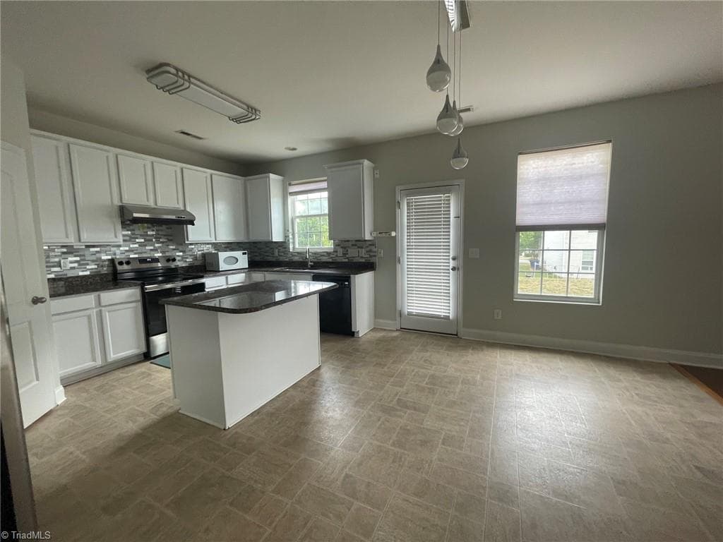 Stick/Site Built at 335 Summergate Drive, Winston-Salem NC 27103, Winston-Salem, photo 10 of 35