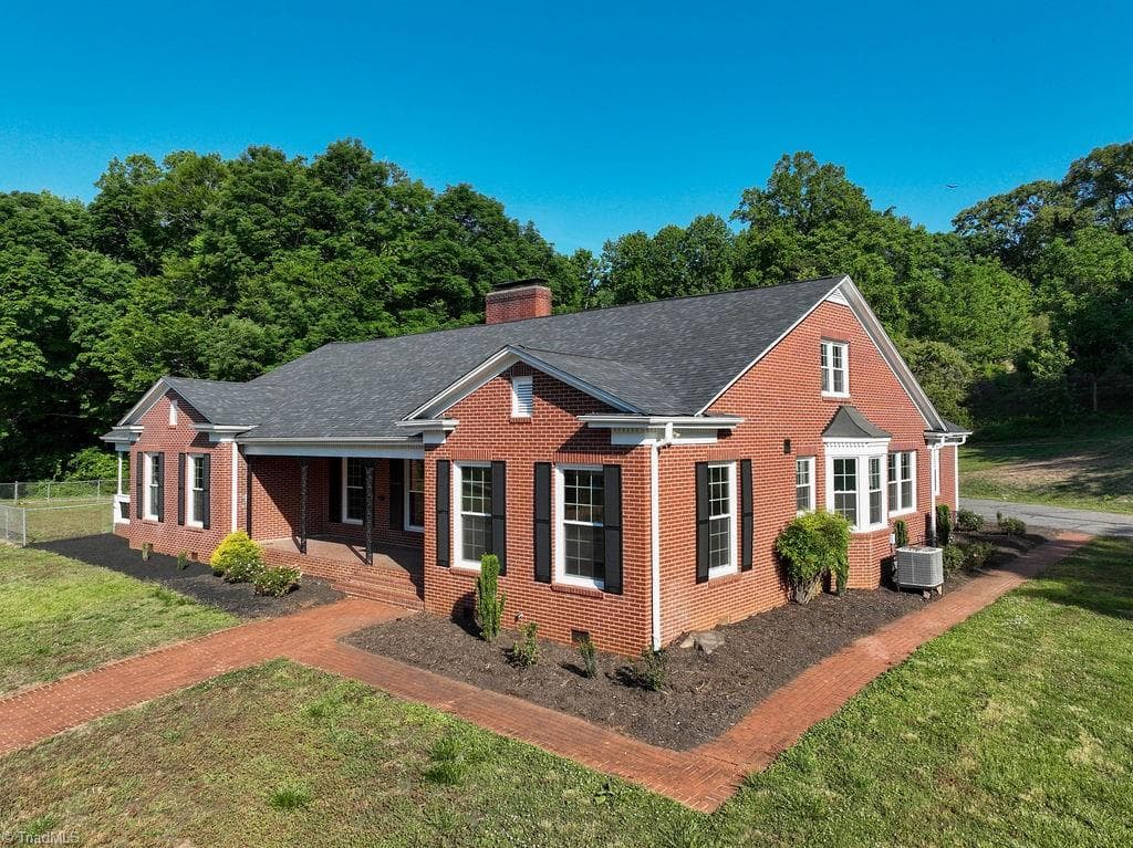 1006 F Street, North Wilkesboro NC 28659