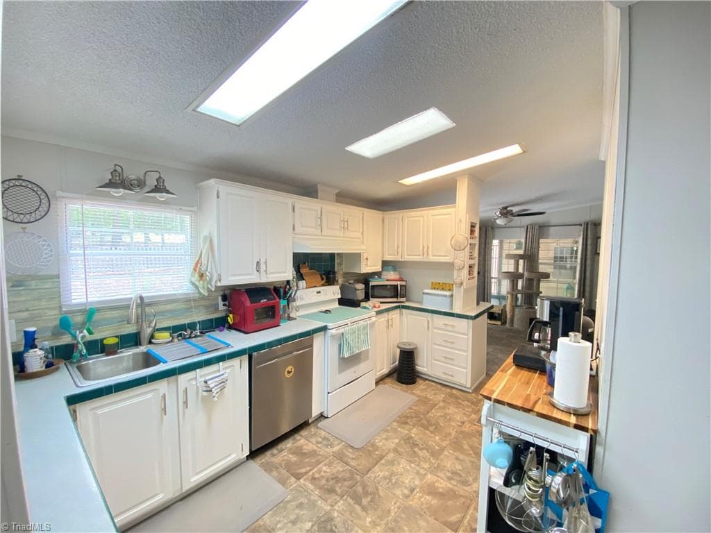 Manufactured Home at 1188 Kallam Road, Sandy Ridge NC 27046, photo 14 of 31