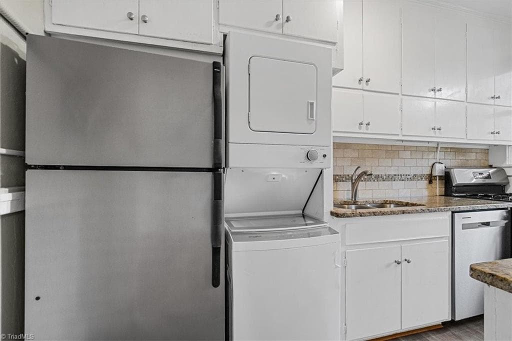Stick/Site Built at 828 N Elm Street # E4, Greensboro NC 27401, photo 18 of 31