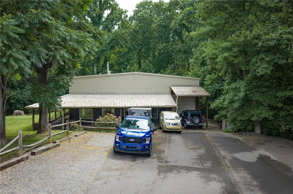 Retail at 2000 Bridge Street, Elkin NC 28621, photo 35 of 50