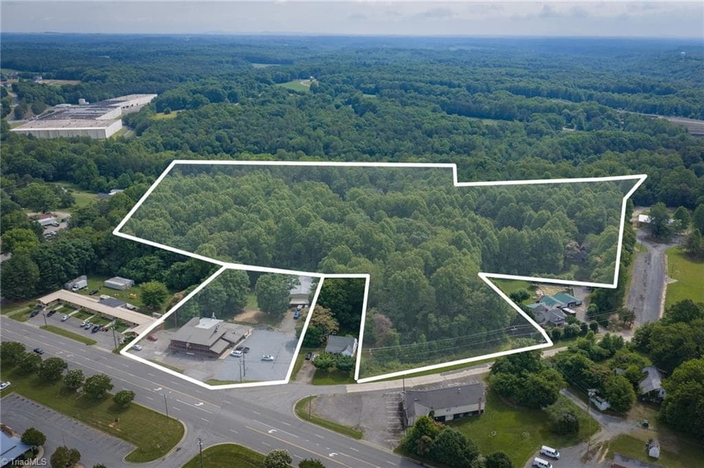 Retail at 2000 Bridge Street, Elkin NC 28621, photo 4 of 50