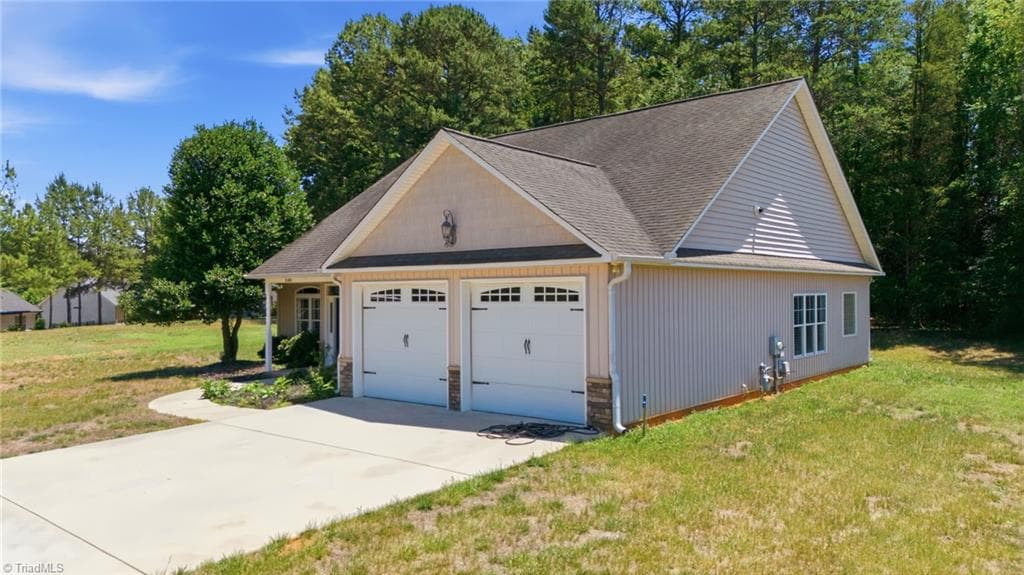 Stick/Site Built at 2100 Waterford Pointe Road, Lexington NC 27292, photo 5 of 37