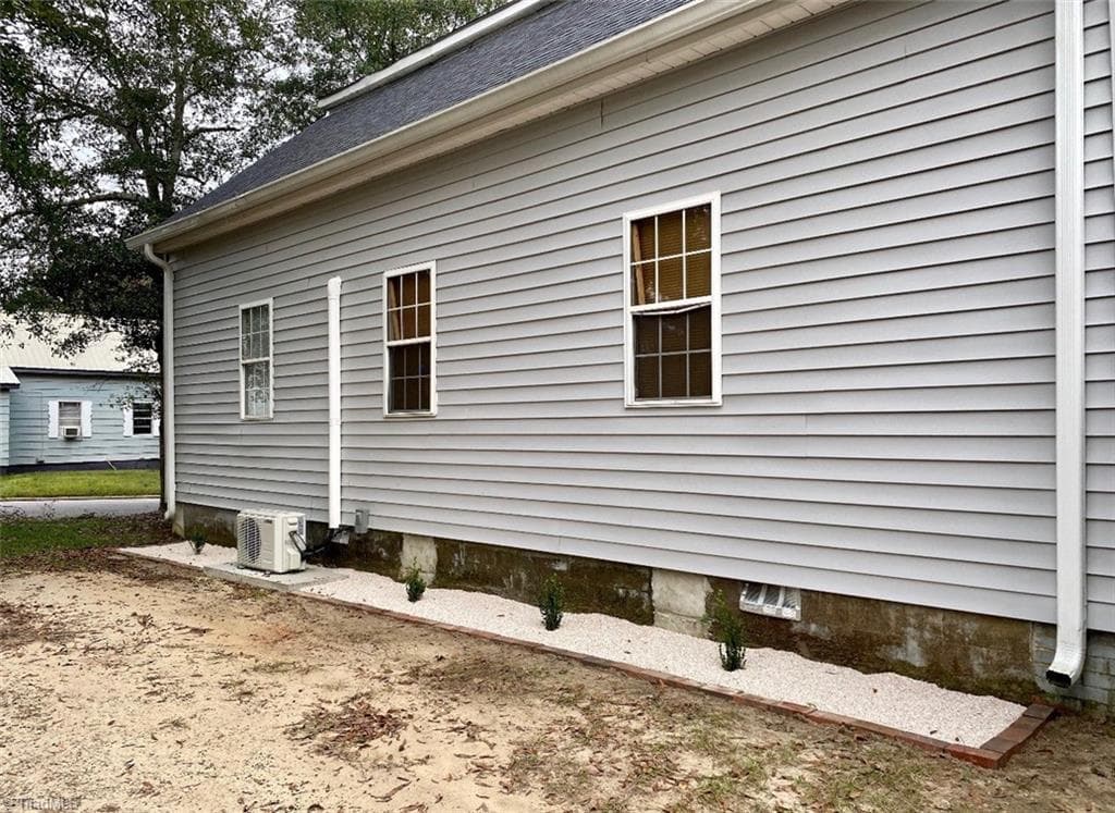 Quadruplex at 619 Mckay Street, Laurinburg NC 28352, photo 7 of 16