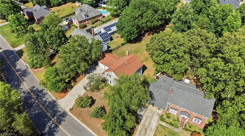 Stick/Site Built at 4518 Oak Hollow Drive, High Point NC 27265, photo 5 of 30
