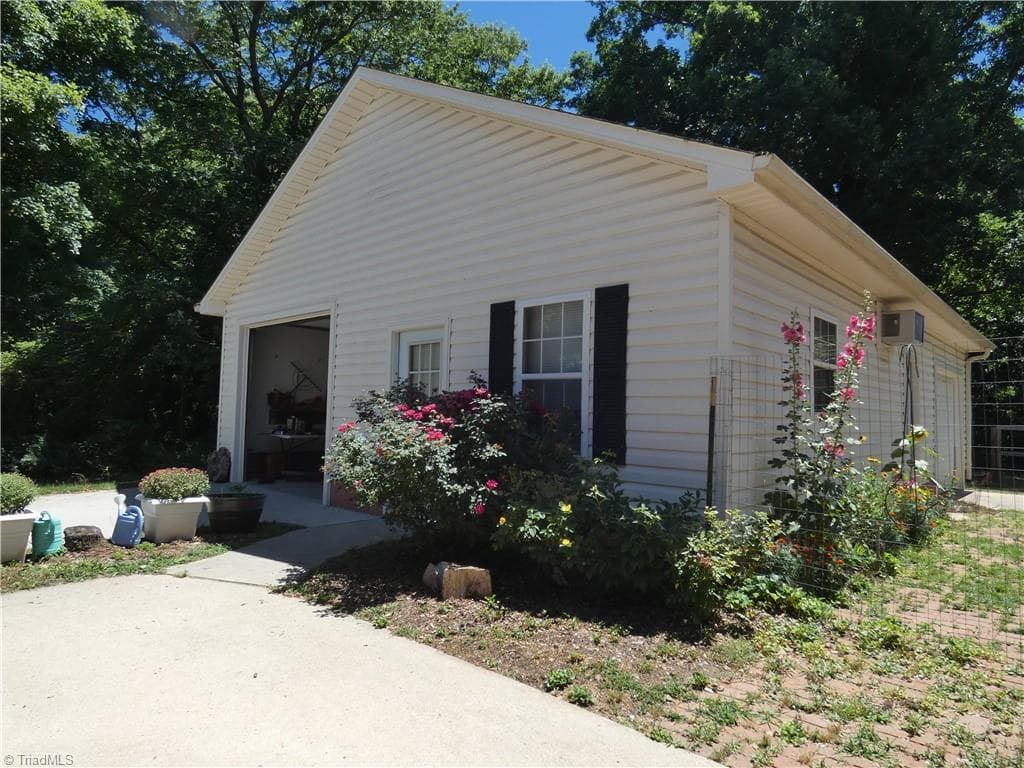 Stick/Site Built at 1239 Fairview Drive, Lexington NC 27292, Lexington, photo 27 of 33