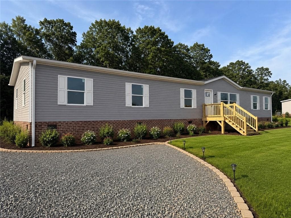 Manufactured Home at 327 Macy Mae Way, Reidsville NC 27320, photo 10 of 49