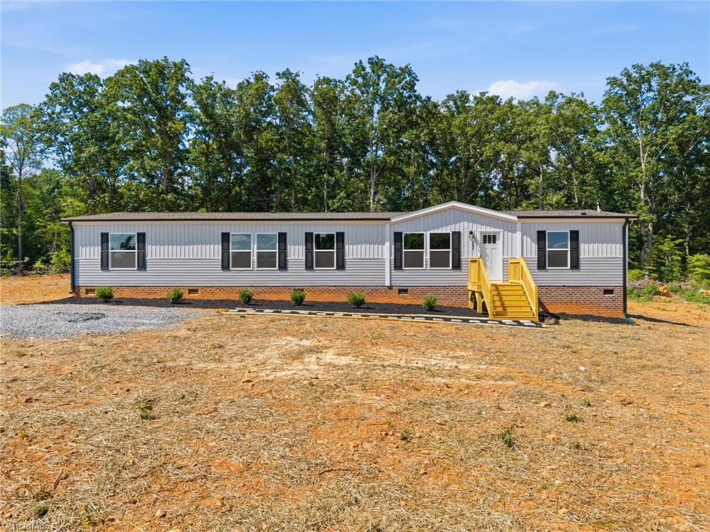 Manufactured Home at 291 Macy Mae Way, Reidsville NC 27320, photo 2 of 23
