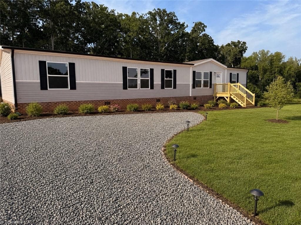Manufactured Home at 291 Macy Mae Way, Reidsville NC 27320, photo 6 of 23
