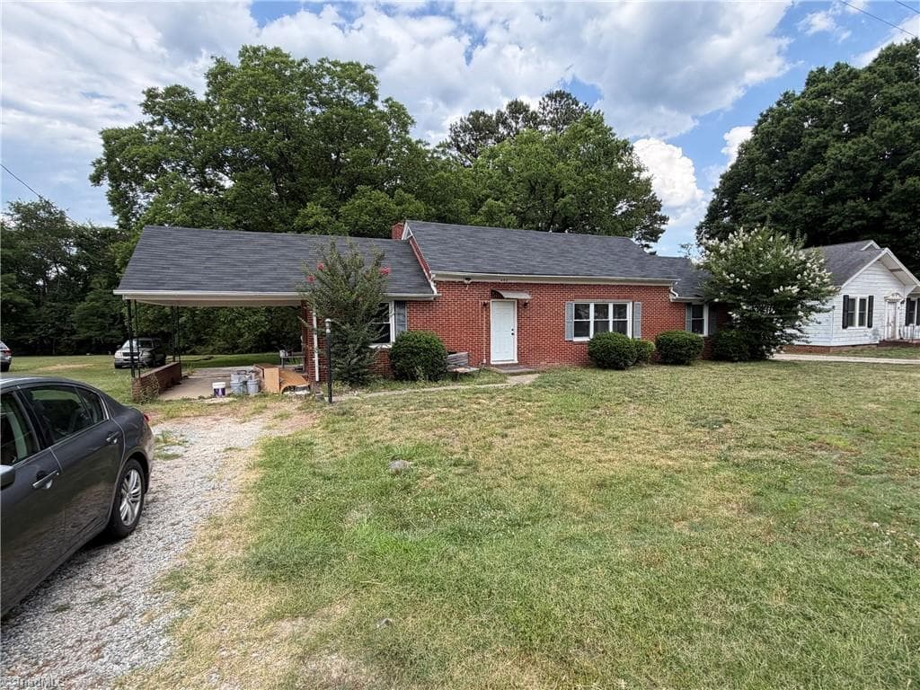Stick/Site Built at 992 Main Street, Yanceyville NC 27379, photo 2 of 28