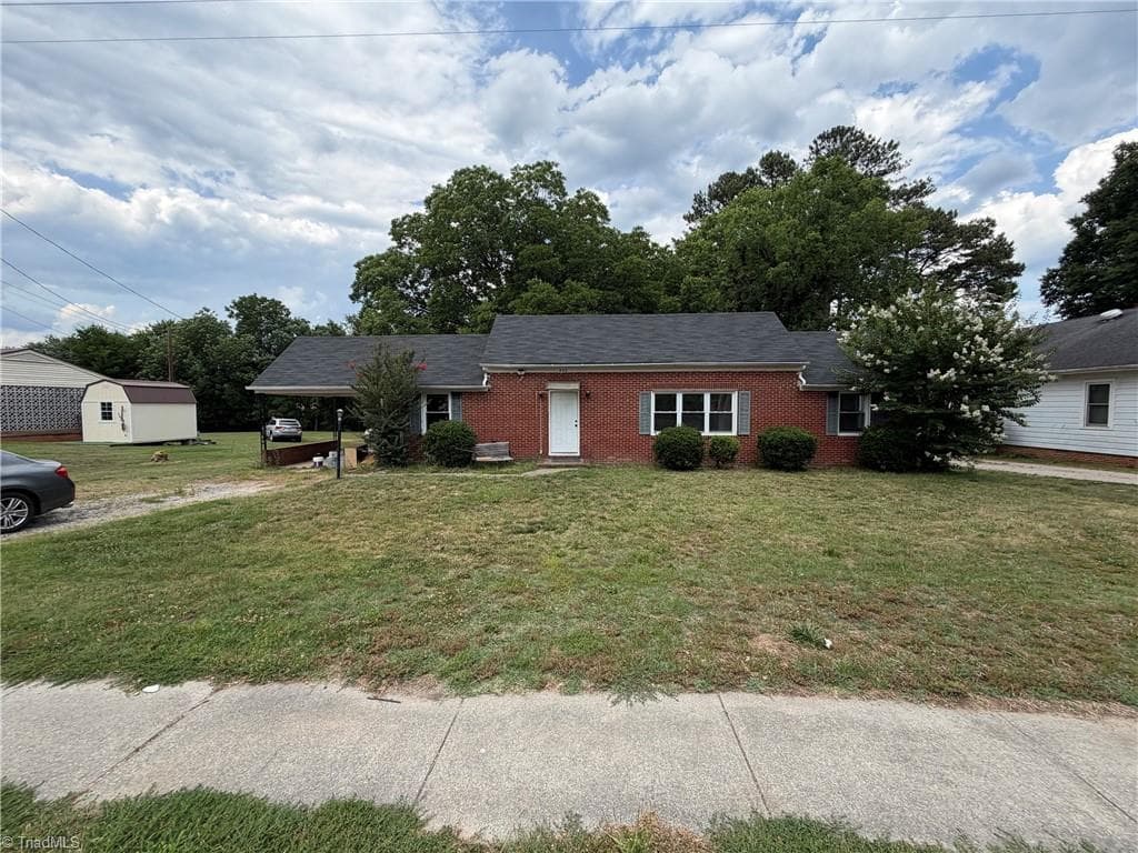 992 Main Street, Yanceyville NC 27379