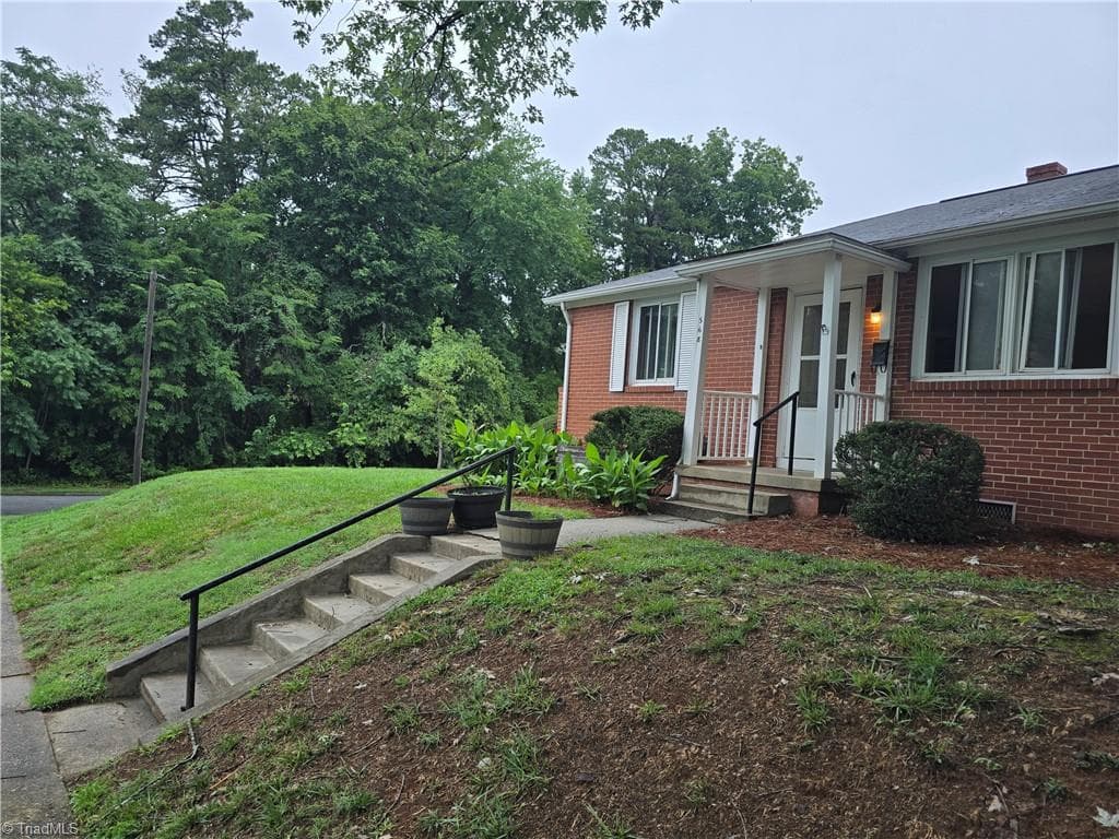 Stick/Site Built at 568 Overlook Street, Greensboro NC 27403, photo 16 of 46
