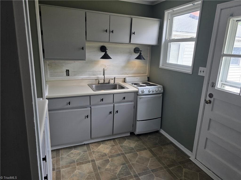Stick/Site Built at 568 Overlook Street, Greensboro NC 27403, photo 3 of 46