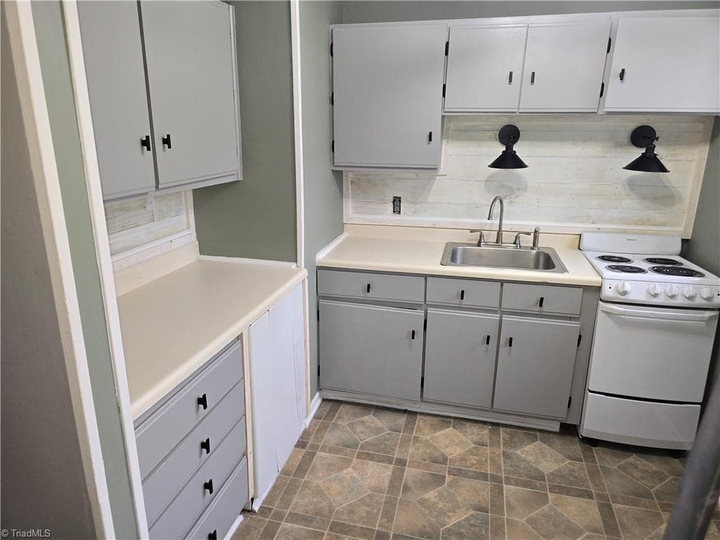 Stick/Site Built at 568 Overlook Street, Greensboro NC 27403, photo 30 of 46