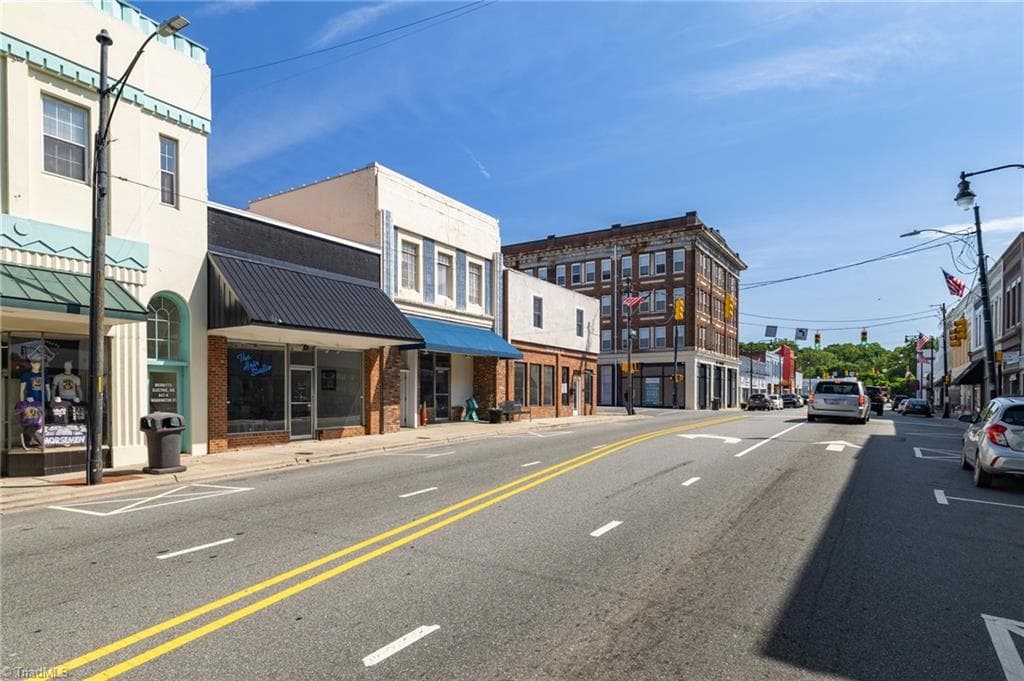 Investment at 641 Washington Street, Eden NC 27288, photo 2 of 49