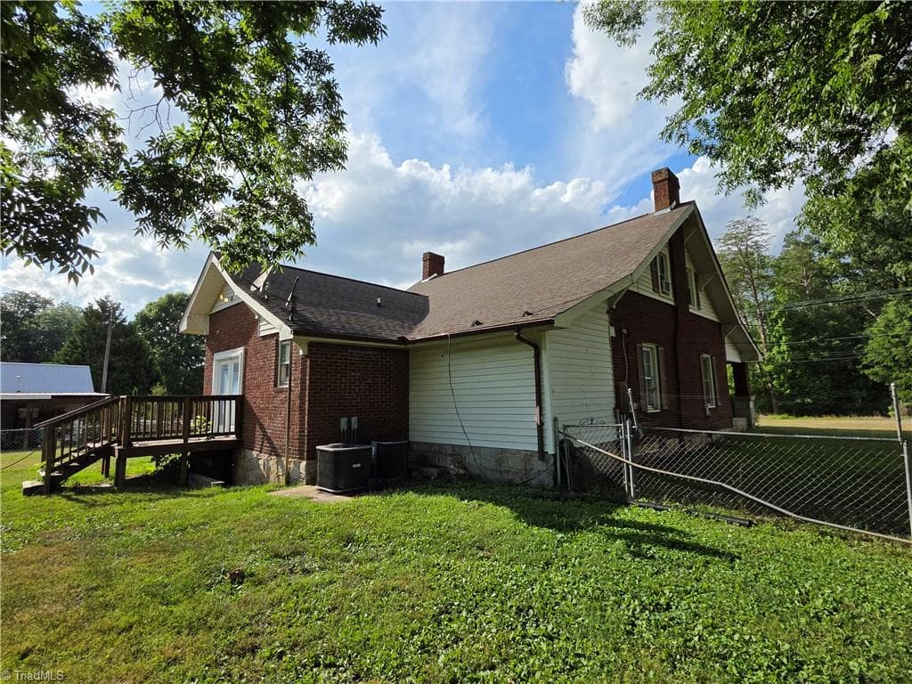Stick/Site Built at 6045 Bringle Ferry Road, Salisbury NC 28146, photo 4 of 29