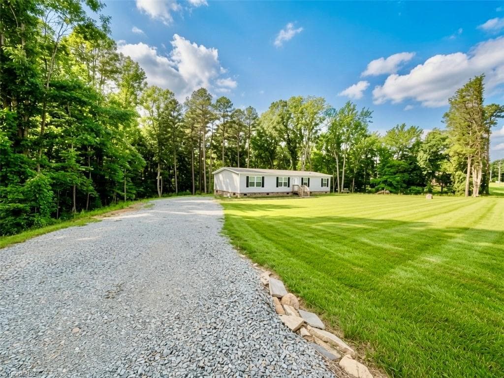 Manufactured Home at 810 Hatchett Road, Yanceyville NC 27379, photo 2 of 21