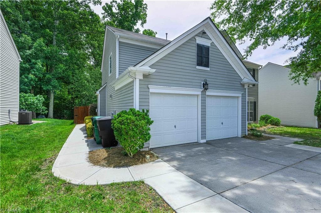 Stick/Site Built at 3414 Nottaway Drive, Jamestown NC 27282, photo 5 of 48