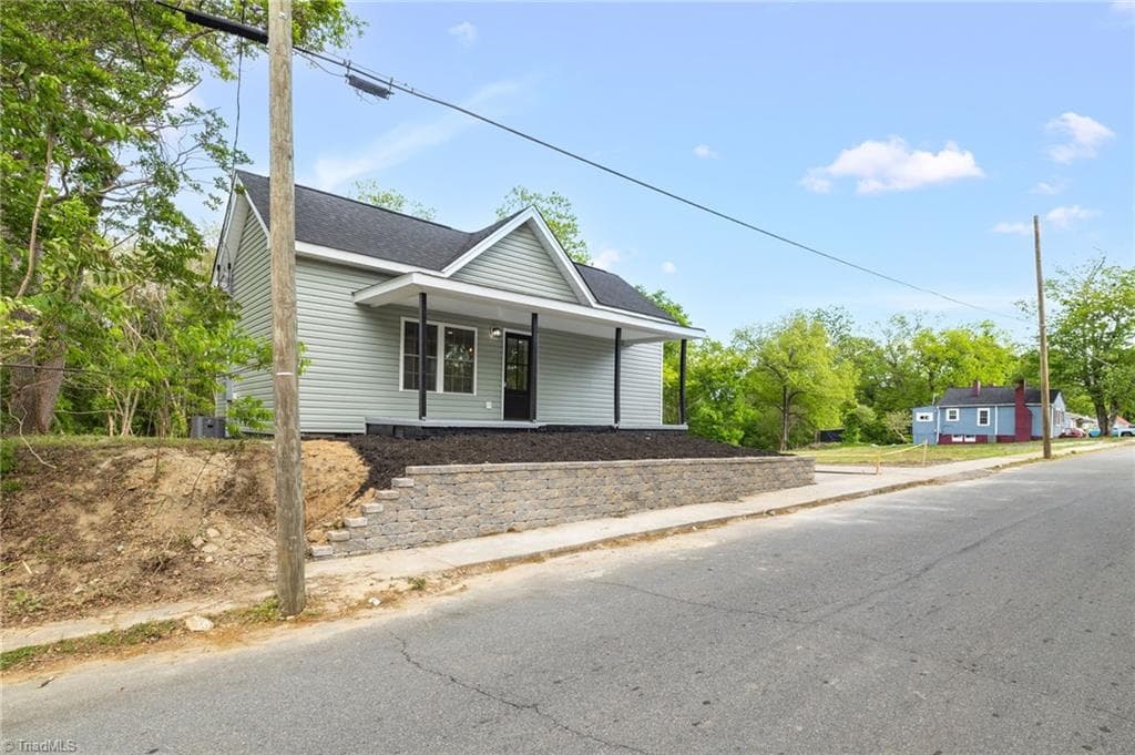 Stick/Site Built at 321 S Branch Street, Reidsville NC 27320, photo 4 of 31