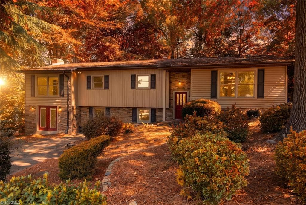 Stick/Site Built at 1524 Holly Circle, Wilkesboro NC 28697, Wilkesboro, photo 3 of 92