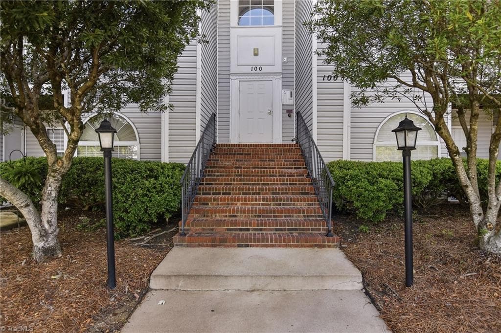 Stick/Site Built at 134 Rivertree Lane, Winston-Salem NC 27103, Winston-Salem, photo 2 of 29