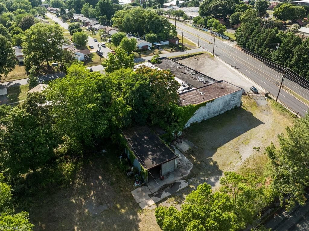 Remarks at 400 W 27th Street, Winston-Salem NC 27105, Winston-Salem, photo 3 of 14