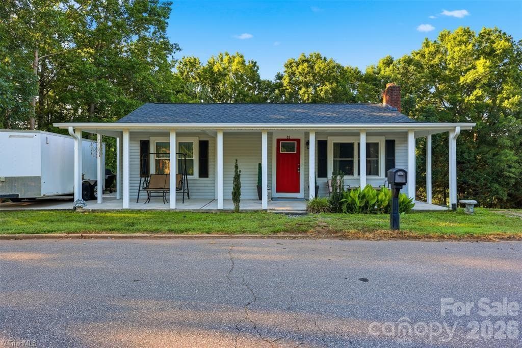 32 W Highland Avenue, Granite Falls NC 28630