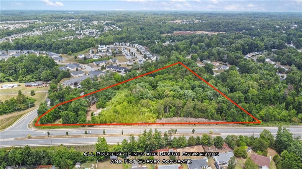 Stick/Site Built at 709 Westover Drive, High Point NC 27265, photo 3 of 33