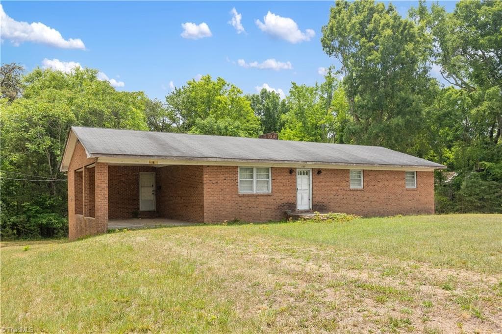 Stick/Site Built at 709 Westover Drive, High Point NC 27265, photo 18 of 33