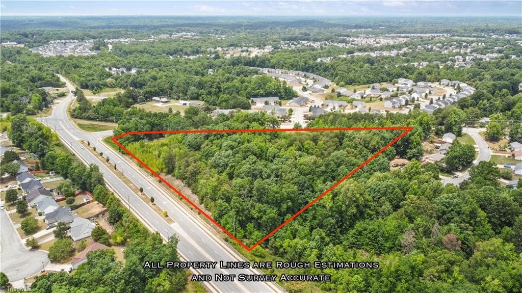 Stick/Site Built at 709 Westover Drive, High Point NC 27265, photo 4 of 33