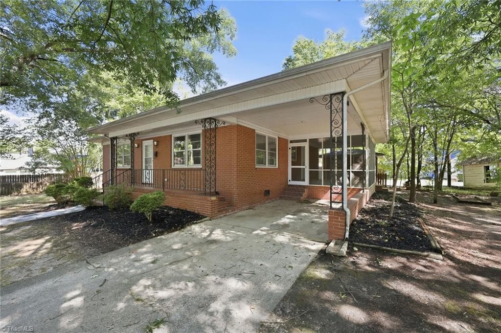 Stick/Site Built at 912 Virginia Avenue, Burlington NC 27217, Burlington, photo 3 of 32