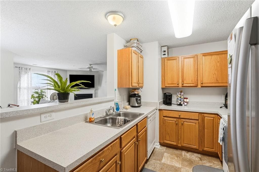 Stick/Site Built at 6105 Hedgecock Circle # 2B, High Point NC 27265, photo 13 of 27