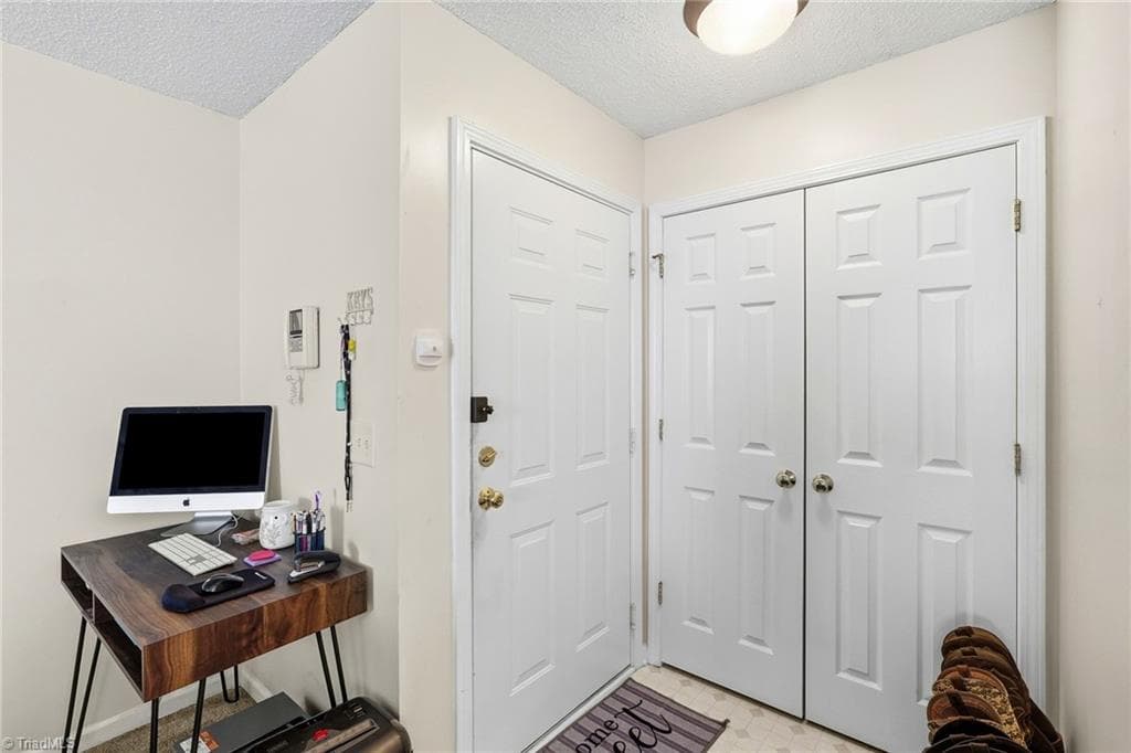Stick/Site Built at 6105 Hedgecock Circle # 2B, High Point NC 27265, photo 3 of 27