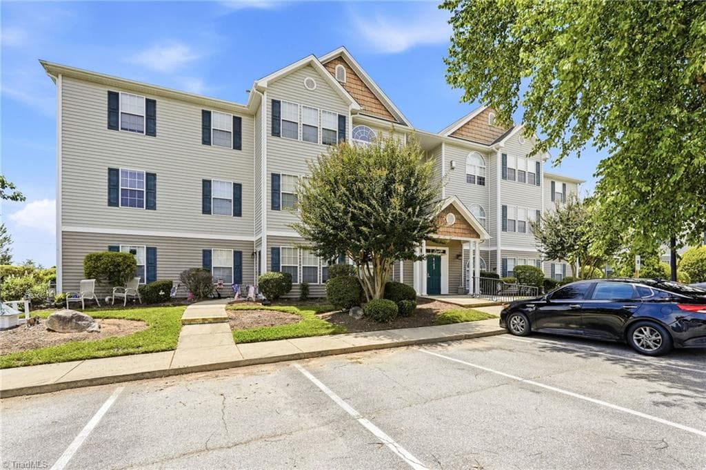 6105 Hedgecock Circle # 2B, High Point NC 27265