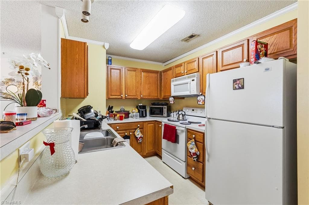 Stick/Site Built at 6117 Hedgecock Circle # 2D, High Point NC 27265, photo 9 of 20