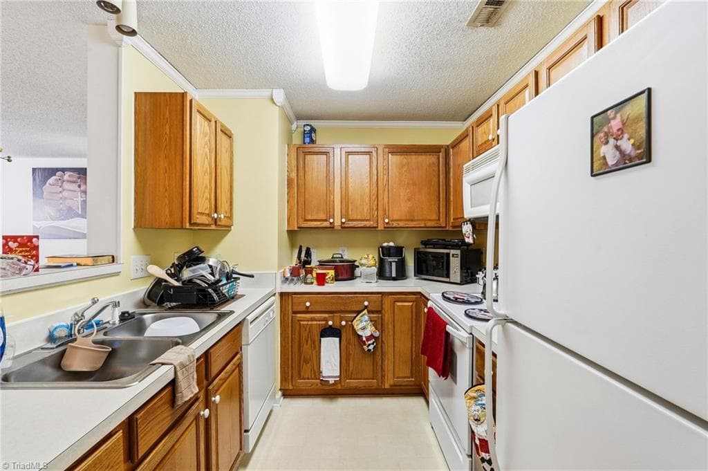 Stick/Site Built at 6117 Hedgecock Circle # 2D, High Point NC 27265, photo 10 of 20