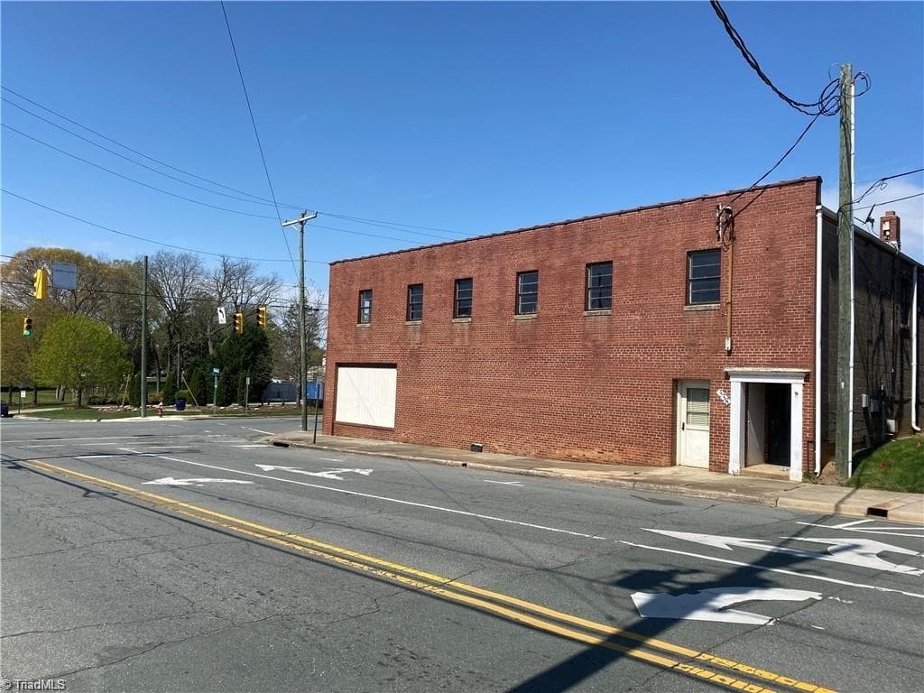 Office at 342/344 Maple Avenue, Burlington NC 27215, Burlington, photo 2 of 5
