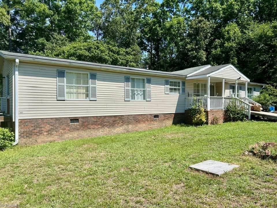 Manufactured Home at 8365 DIRGIE MINE Road, Roxboro NC 27574, photo 2 of 24