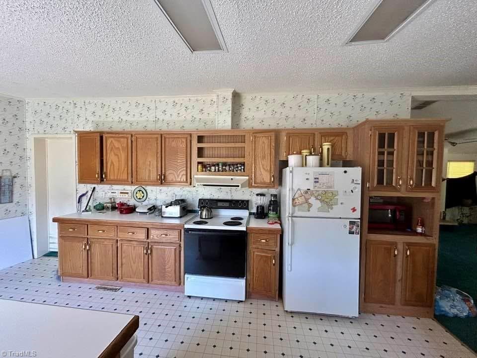 Manufactured Home at 8365 DIRGIE MINE Road, Roxboro NC 27574, photo 13 of 24